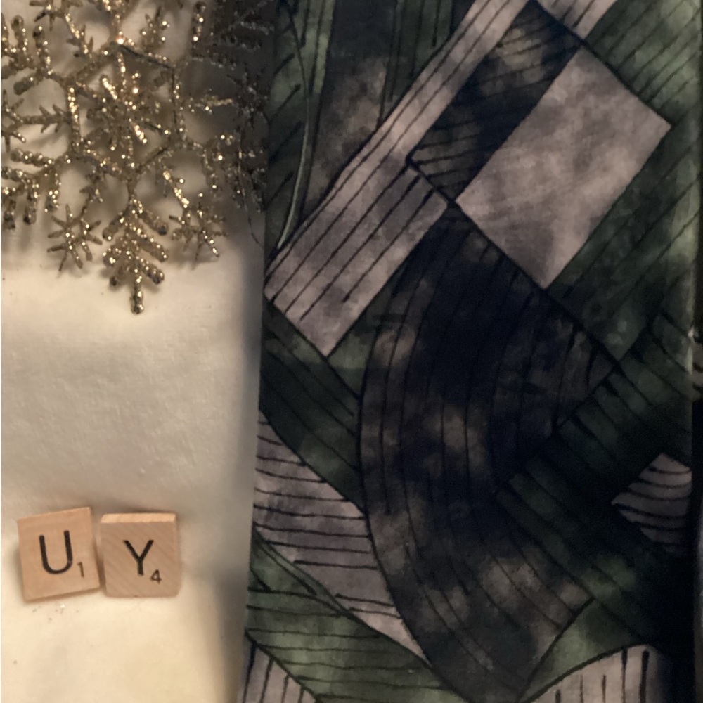 Men’s Puritan tie in black, green and silver. - Picture 2 of 6